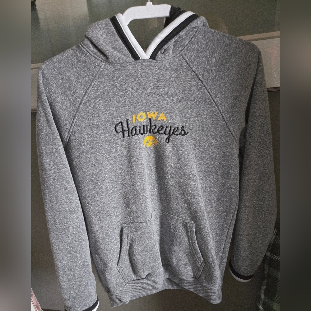Iowa Hawkeye Sweatshirt Champion Pockets Hood Basketball Football Wrestling Soft
